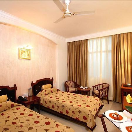 Grand President Hotel Delhi  Exterior photo
