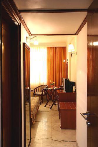 Grand President Hotel Delhi  Room photo